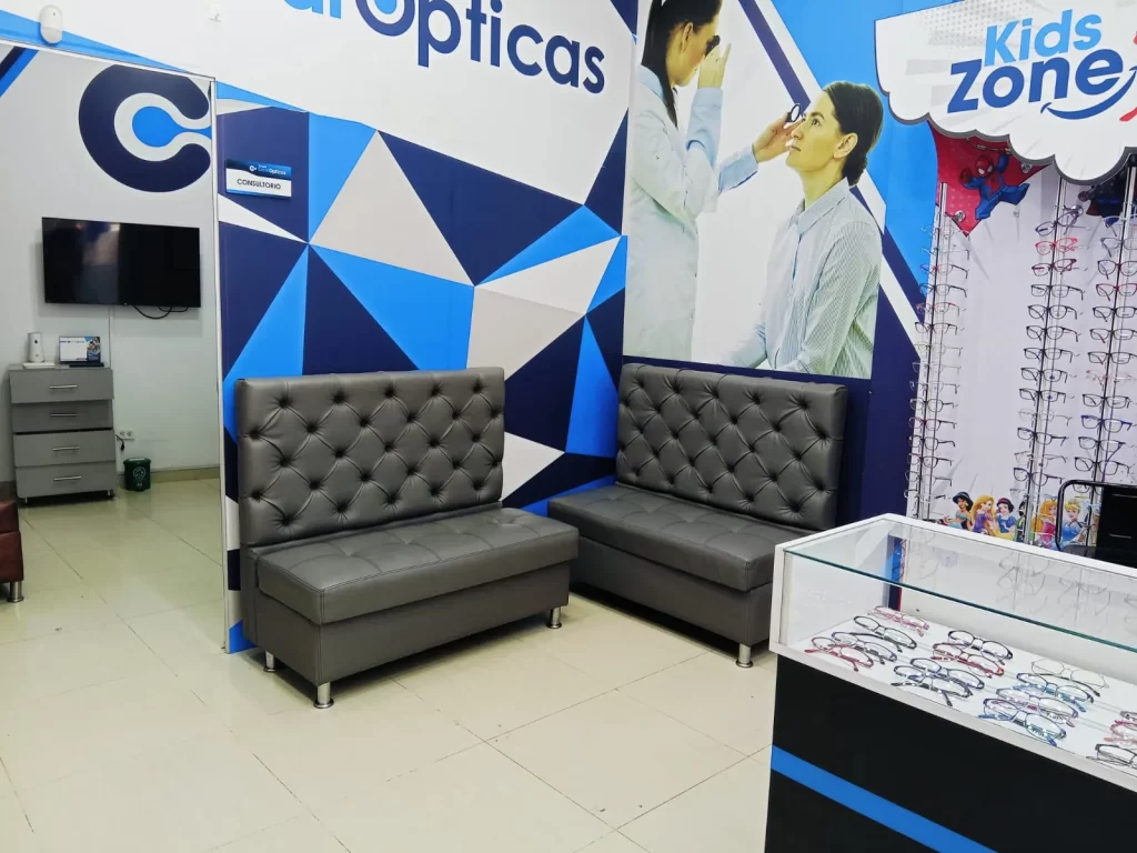 Nuestro proceso asegura entornos de trabajo limpios y saludables, con la sanitización profesional de sillas ejecutivas, tapetes, alfombras, persianas y colchones en espacios corporativos.